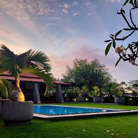 Outro Beach Hotel กุมบูกุ ภายนอก รูปภาพ