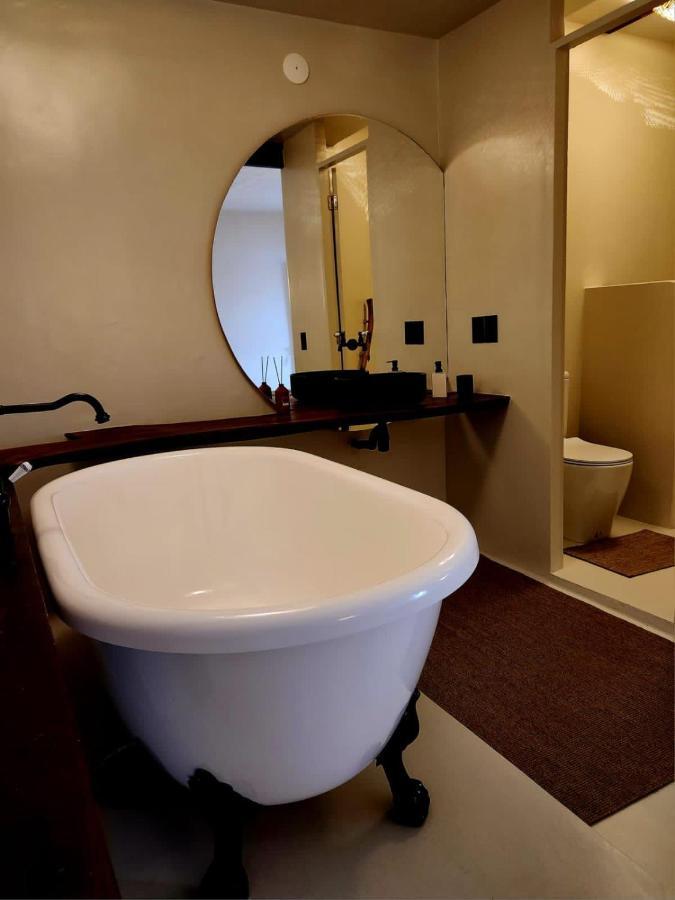 Outro Beach Hotel กุมบูกุ ภายนอก รูปภาพ