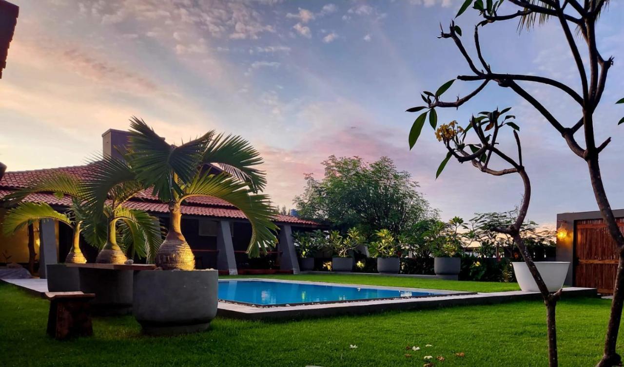 Outro Beach Hotel กุมบูกุ ภายนอก รูปภาพ